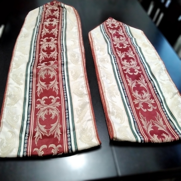 MATCHING TABLE RUNNERS TWO DIFFERENT SIZES - Picture 2 of 3